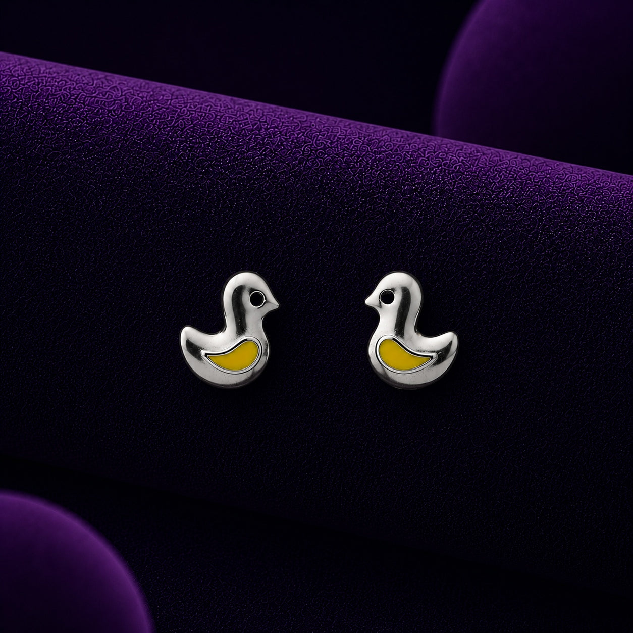 Dinky Duckling: Kids 925 Silver South Screw-Back Studs