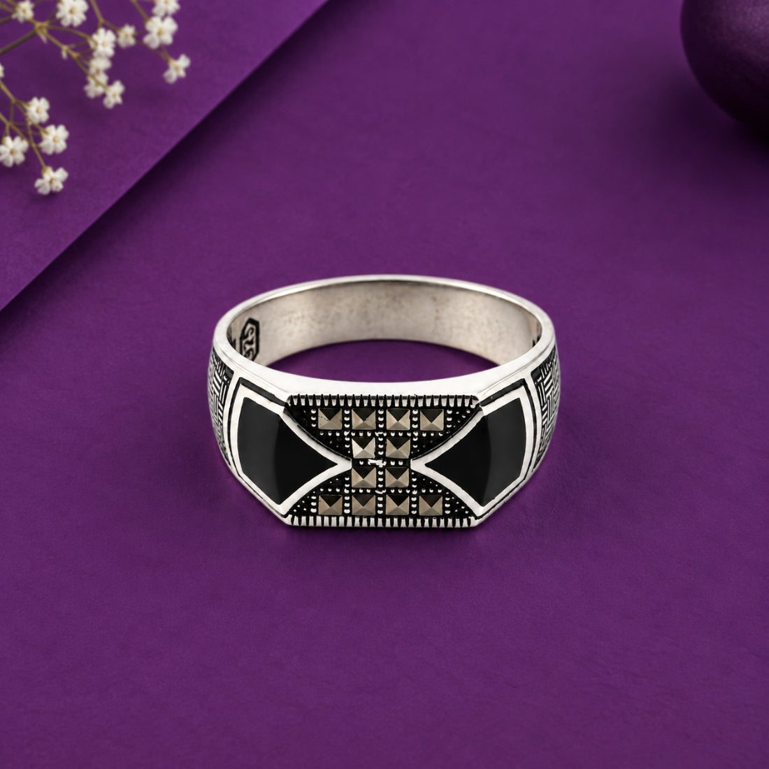 Hourglass Eclipse Oxidized Statement Ring