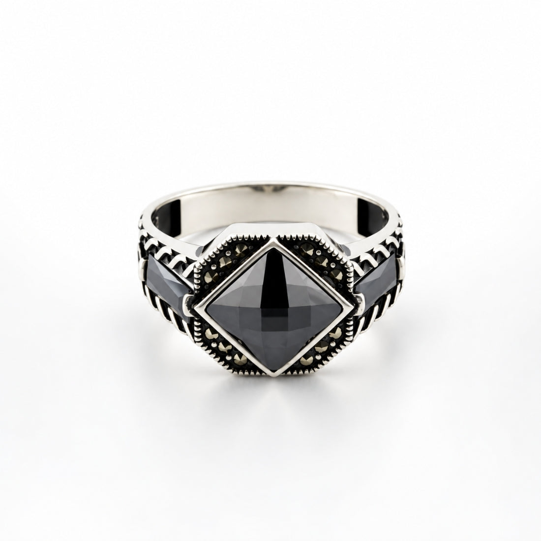 Vintage Noir Chevron 925 Silver Shield Ring