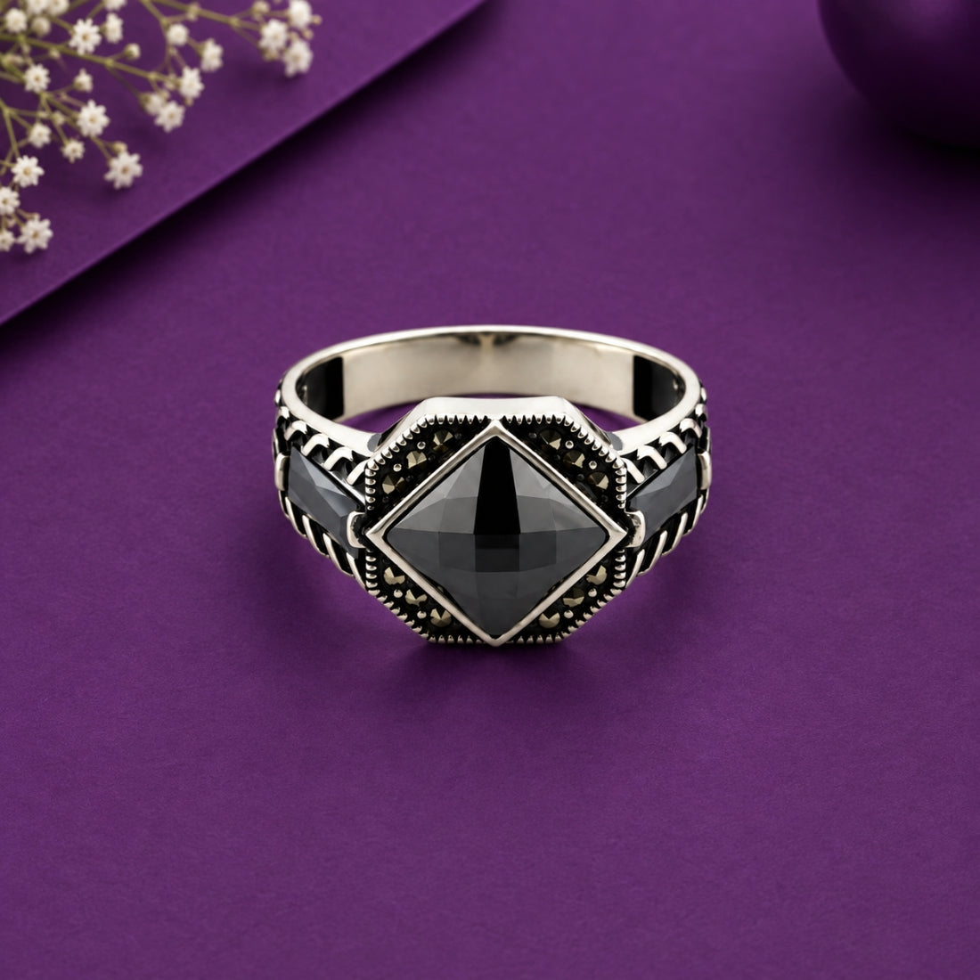 Vintage Noir Chevron 925 Silver Shield Ring