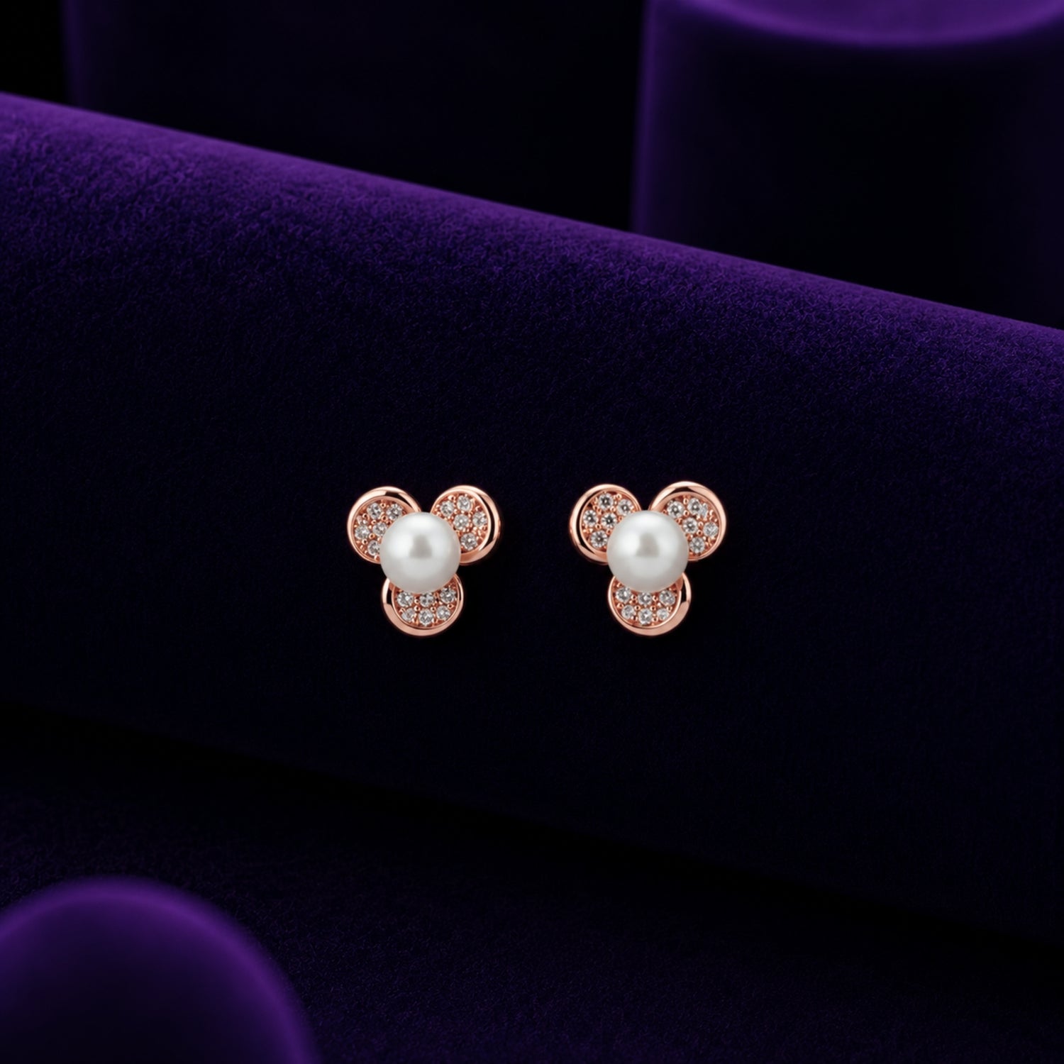 Luminous Trefoil Pearl 925 sterling silver Studs