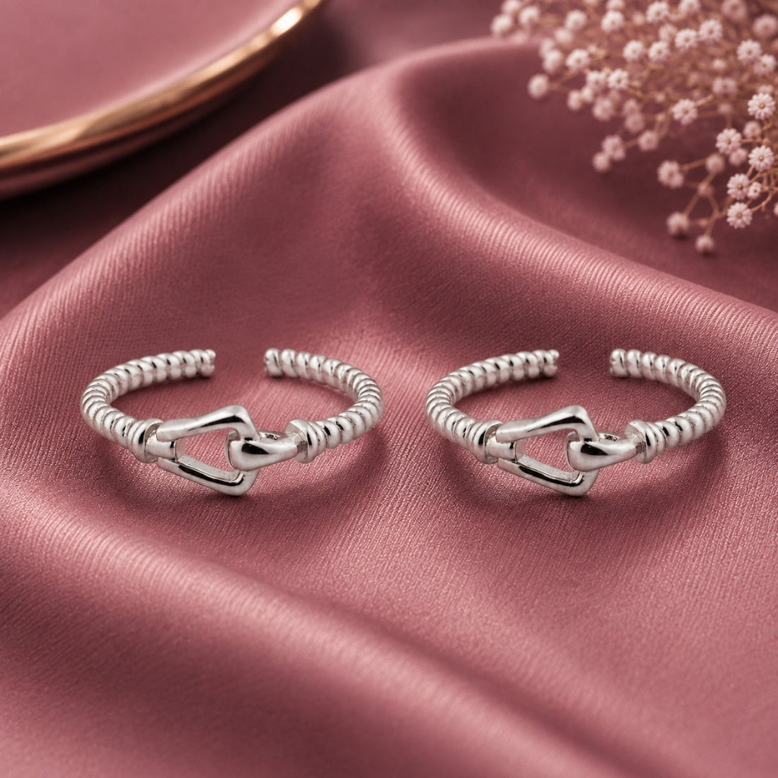The Bandhan Interlocking Loop Silver Toe Rings (925 Sterling Silver Pair)