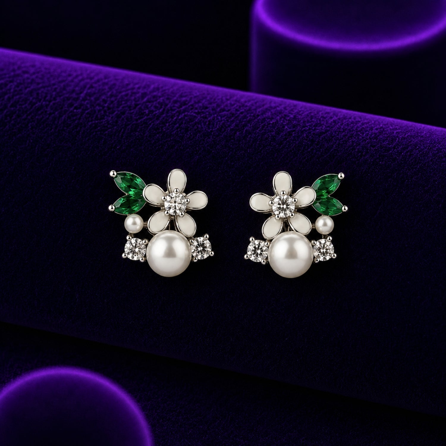 Emerald Meadow Pearl 925 silver Studs