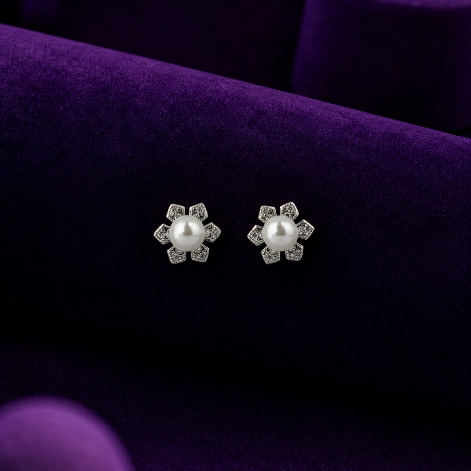 Snowflake Pearl Halo 925 silver Studs