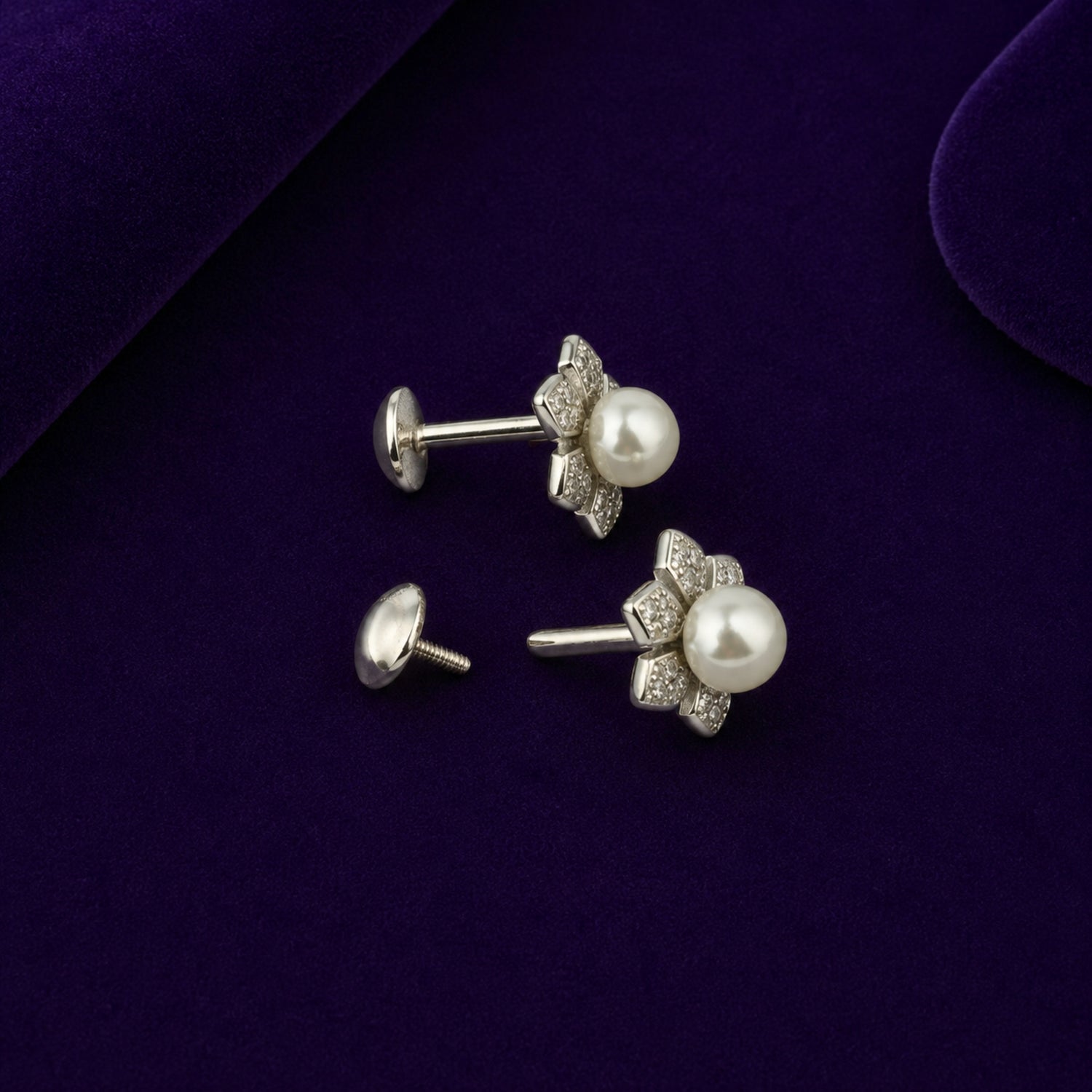 Snowflake Pearl Halo 925 silver Studs