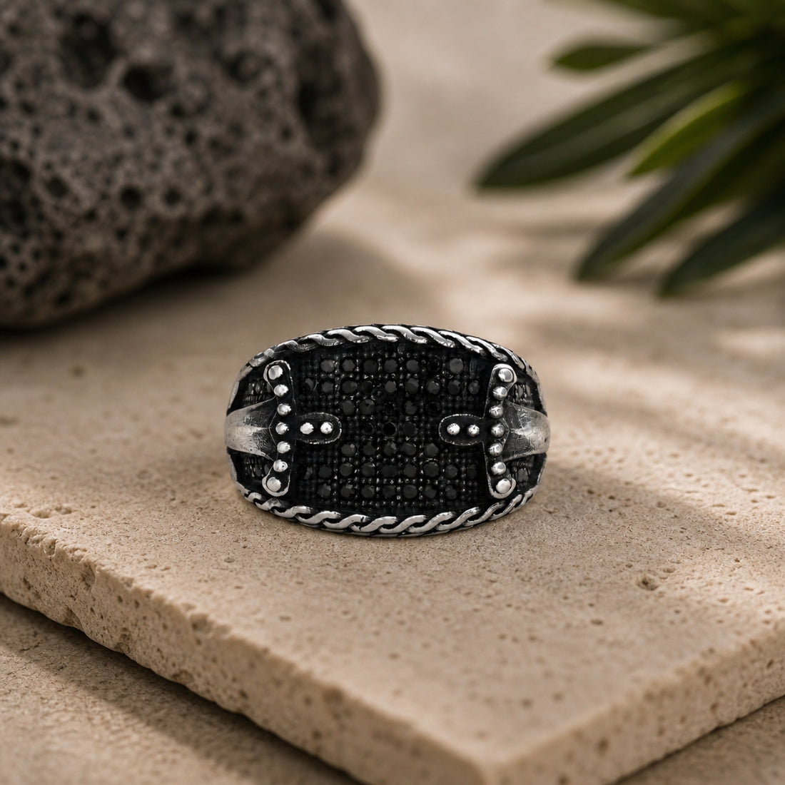 Noir Phantom Ring